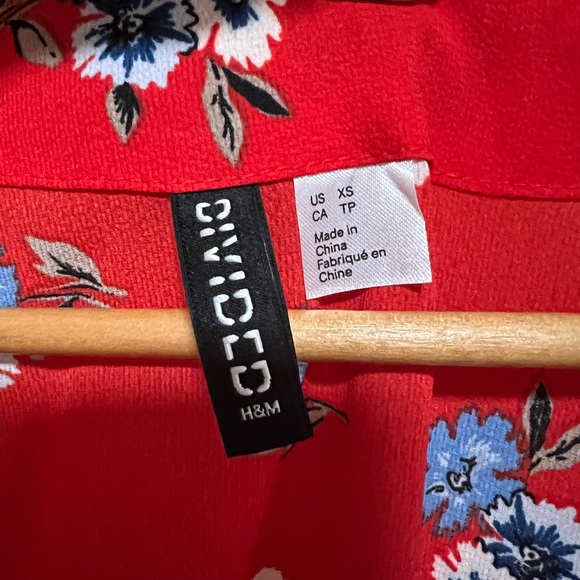 Kimono style shirt. Perfect layering piece. - Picture 2 of 2